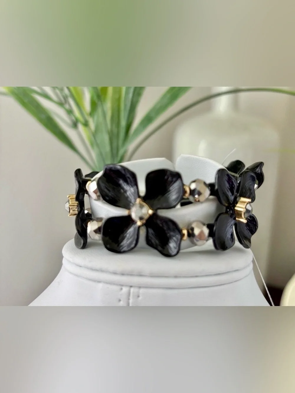 Carol D Studio Black Acrylic Flowers,beveled gray rhinestones & beads,stretch